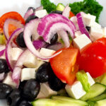Kreikkalainen salaatti (10–20 henkilölle)